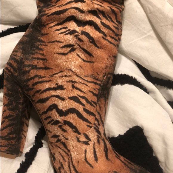 Animal print boots - Picture 1 of 2